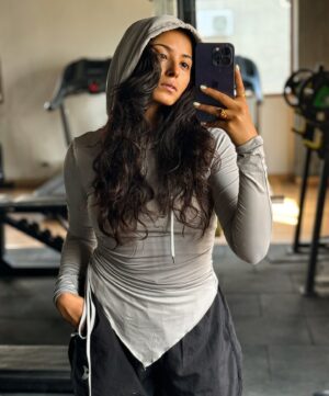 Bhaweeka Chaudhary Instagram - Turning sweat into strength. Workout day grind! 

#workoutmotivation #strength #mood