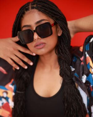 Bhoomi Shetty Instagram - Charting my own path, proud of the life I’m building and the places I’m exploring. With each new journey, I discover more about myself and the world around me. Embracing the adventures and challenges along the way, I’m crafting a life that’s uniquely mine. Celebrating every step of this extraordinary voyage!
Cheers to Life🥂
.
.
.
.
.
.
.
.
.
#alittlebrowngirl #bhoomishetty #actor #biker #loveislove #braids #live #life #explore #gratidão #instagram