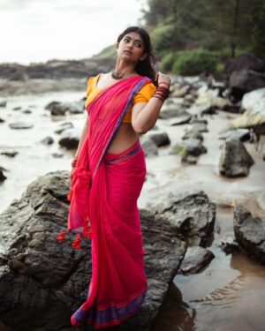 Bhoomi Shetty Instagram - ಕೃಷ್ಣ🌸
.
.
.
.
.
Photography @_mr.photoholic 
.
.
.
.
.
.
.
#alittlebrowngirl #bhoomishetty #actor #saree #krishna #krishnajanmashtami #lookinspiração #loveislove #tamilponnu #instagram