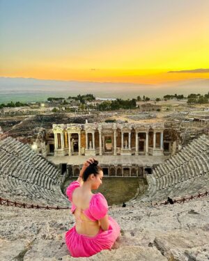 Bhoomika Mirchandani Instagram - Whenever I scroll my phone’s gallery to post a picture on gram, I end up posting photos I took in Turkey. 
This is the sign Turkey’s calling me “Back”! 🎀🤓