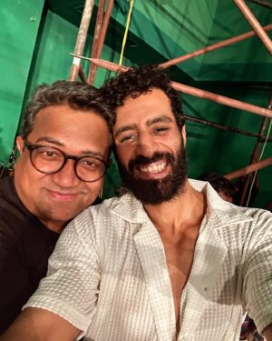 Bhuvan Arora Instagram - And its a WRAP on #chanduchampion 
Another magnificent journey comes to a halt. 
So much sweat, grit and blood gone with a smile on the face because of this wonderful team.
Thank you @kabirkhankk sir for being so kind and graceful and trusting me with this part that challenged me real hard.. something every actor seeks in his job. Thank you @castingchhabra for always vouching for me
Big thank you to my fellow champions @kartikaaryan #vijayraaz @iyashpalsharma @sudeepchatterjee.isc @manikems for making everyday on set joyous and happy..
KARNAIL SINGH Will see you in theatres on 14th JUNE’2024!
#rabrakha 🧿