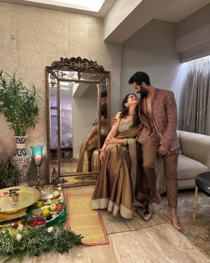 Bhuvan Arora Instagram - Lights.. joy.. love..
A happy Diwali indeed
#famawayfromfam
.
Wearing - @mahakbukharicouture