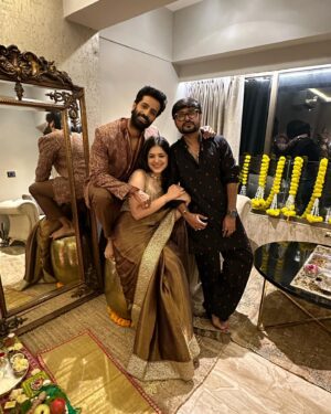 Bhuvan Arora Instagram - Lights.. joy.. love..
A happy Diwali indeed
#famawayfromfam
.
Wearing - @mahakbukharicouture