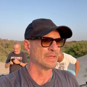 Biagio Antonacci Instagram - Sicilia, mi occupi sempre uno spazio importante e io, felice, ci vivo dentro. Ci vediamo domani per la prima a Taormina.