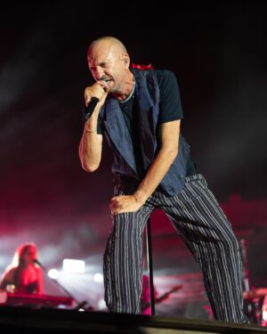 Biagio Antonacci Instagram - L’Anfiteatro degli scavi di Pompei è stato un luogo di sangue.
Col tempo e con il lavoro di chi lo ha gestito si è trasformato in uno spazio di colori, musica e gioia. 
Il mio sogno è immaginare che tutti i luoghi contemporanei di sangue abbiano lo stesso destino ❤️

Prossime date👇

🇮🇹 Barletta:
26.07.24 - Fossato del Castello
27.07.24 - Fossato del Castello

🇮🇹 Taormina:
01.08.24 - Teatro Antico
02.08.24 - Teatro Antico
03.08.24 - Teatro Antico

🇮🇹 Macerata:
09.09.24 - Sferisferio di Macerata
10.09.24 - Sferisferio di Macerata

🇮🇹 Teatro del Vittoriale:
Dal 17 settembre per 10 concerti

🎫 Biglietti disponibili su www.ticketone.it

📸 @salsanopress 

#BiagioAntonacci #Live2024