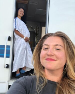 Bianca A. Santos Instagram - Thursdays became sacred! Thank you for tuning into @greysabc through the #Greys400 Finale! So grateful for the experience and the incredible talents I got to work with! 
•
*slides contain spoilers so catch up on Hulu if you know what’s good*