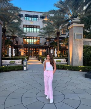 Bianca Castanho Instagram - West Palm Beach day 🌴 #familytime #summervacation