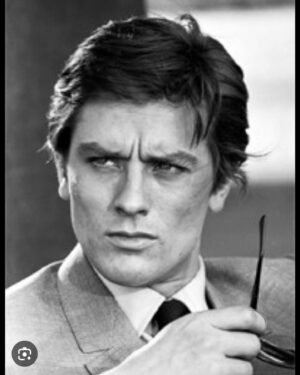 Bibiana Fernández Instagram - Mi mundo n desaparición, él quería irse así que buen viaje #alaindelon además de guapo tiene tras de sí una filmografía de escalofrío, rodó con los mejores del cine europeo títulos míticos 🥲 a pleno sol, Rocco y sus hermanos, Eclipse El gatopardo, El círculo rojo etc❤️‍🩹