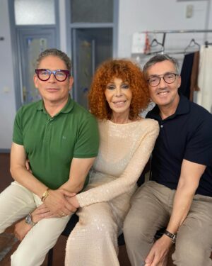 Bibiana Fernández Instagram - Ayer vinieron varios amigos @borisizaguirre repitió vino con @rubennog después #beatrizalvarez y paco y mío @omarsu y @jorgevr_ gracias familia ❤️