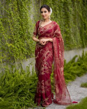 Bidya Sinha Saha Mim Instagram - ❤️❤️ ❤️

Saree- @rina_jamdani_ 
Blouse- @wahidasnandonic 
P.c- @syedshahewar.hussain.7 
Earrings- @farazisbyzandf