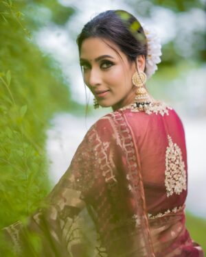 Bidya Sinha Saha Mim Instagram - ❤️❤️ ❤️

Saree- @rina_jamdani_ 
Blouse- @wahidasnandonic 
P.c- @syedshahewar.hussain.7 
Earrings- @farazisbyzandf