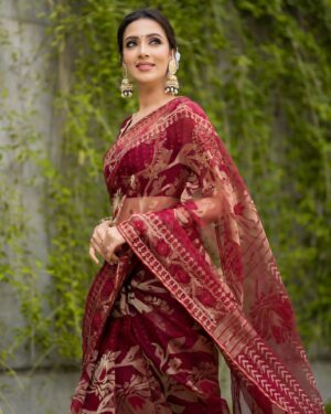 Bidya Sinha Saha Mim Instagram - ❤️❤️ ❤️

Saree- @rina_jamdani_ 
Blouse- @wahidasnandonic 
P.c- @syedshahewar.hussain.7 
Earrings- @farazisbyzandf