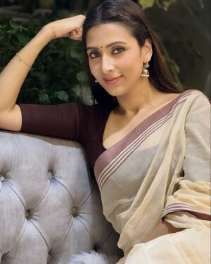 Bidya Sinha Saha Mim Instagram - Simply me🖤