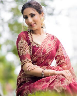 Bidya Sinha Saha Mim Instagram - ❤️❤️ ❤️

Saree- @rina_jamdani_ 
Blouse- @wahidasnandonic 
P.c- @syedshahewar.hussain.7 
Earrings- @farazisbyzandf