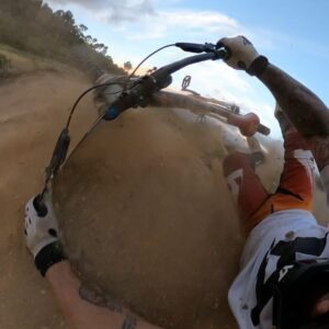 Bienve Aguado Alba Instagram - My save of the week 😅🙏🏼

This year the 110 has been hard to conquer to say the least, we wanted to ride it way more but it was not possible so I'm happy to walk away from @darkfest_mtb with only one 'easy crash' and then at list I could hit it once properly.