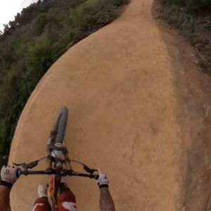 Bienve Aguado Alba Instagram - My save of the week 😅🙏🏼

This year the 110 has been hard to conquer to say the least, we wanted to ride it way more but it was not possible so I'm happy to walk away from @darkfest_mtb with only one 'easy crash' and then at list I could hit it once properly.