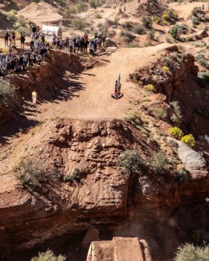 Bienve Aguado Alba Instagram - Some of the @pit_viper family 
was there too 😎🎉 #redbullrampage

[O] @jp.gendron