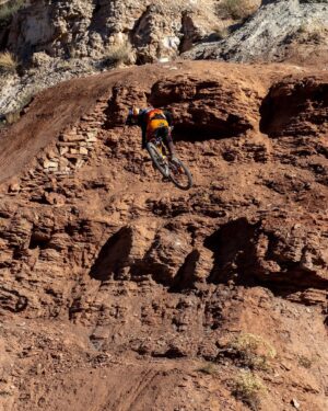 Bienve Aguado Alba Instagram - Some of the @pit_viper family 
was there too 😎🎉 #redbullrampage

[O] @jp.gendron