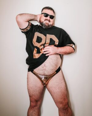 Big Dipper Instagram - Give me that good good gold, Dip 

@bigdipperjelly photographed by me 
fit by @shokrala 

#beefy #musclebear #bigdipperjelly #beefcake
