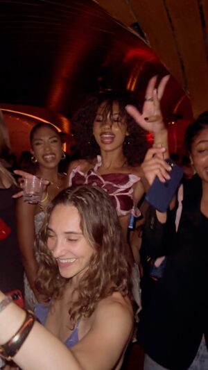 Bill Bellamy Instagram - To celebrate your 21st birthday with your crew has to be one of the best feelings in the world .. to see my @baileyivoryrose have fun and be surrounded by such great friends is a great thing to see…. As a Father it’s a feeling worth experiencing and seeing in real time…. make the time for your kids … the rewards are unbelievable…. Trust me!! #happybirthday #newyork #leoSeason