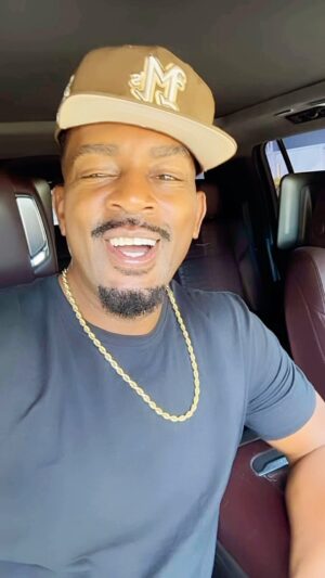 Bill Bellamy Instagram - #DonaldTrump got his ass lit up yesterday @nabjofficial I was so proud of how he was made accountable for things he has said and the facts!!!! The truth is easy … what’s so hard buddy!! Somebody needed some water!!!!😂😂😂😂😂😂 #kamalaharris #debate #blackwomen #blackjobs  @billbellamy live @tampafunnybone AUG 9-10