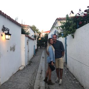 Binnaz Avcı Instagram - Yıllar geçiyor 🧿💙bizde saatler 7/24
Sevincimiz yan yana,kederimiz üzüntümüzde... en güzel kahkaları beraber attık seninle,en beterini gözyaşının...sınandık hastalıkta sağlıkta sözünle,belki bir acil odasında tartıştık ama sonunu kahkahaya bağladık "biz" işte hep bi başardık🧿🧿hayatın ne getireceği herkes için bir muamma...hatıralarımız ve "an"sadece sahip olduğumuz....Geçen yıllarımıza baktığımda gülümsüyorum... ve teşekkür ediyorum sabrımıza sevgimize...Bizim özel günümüz çok🙈bugün evlendiğimiz gün seninle @m_m_acar nicelerini görelim sağlıkla ve hep aşkla 💙🧿 #aşk
