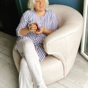 Birgül Ulusoy Instagram - Rahmetli anamın bir sözü ile selamlayayım sizi "bayram gelmiş neyime" 🥀