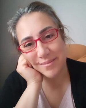 Birgül Ulusoy Instagram - 8 Mart Dünya Emekçi Kadınlar Gününüz kutlu olsun yol arkadaşlarım🌸