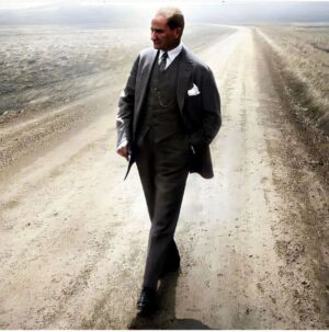 Birgül Ulusoy Instagram - Yürüyelim arkadaşlar🇹🇷
Atam olduğun için tüm kalbimle minnettarım.🇹🇷 #19mayıs1919