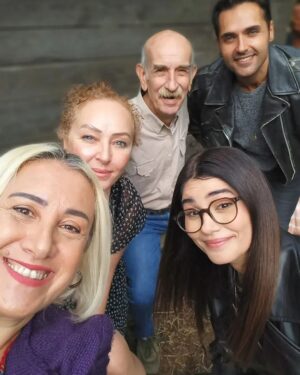 Birgül Ulusoy Instagram - Arap Kadri ve Tarzan 🎬 
Basın toplantısından bazı #anlar #sinema #rol #ekip