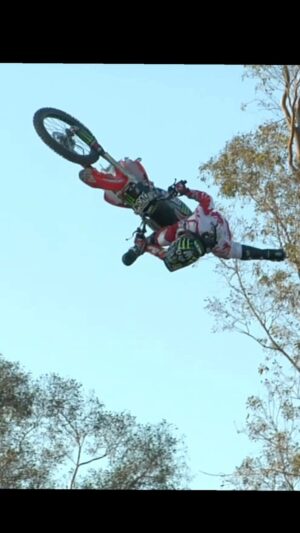 Blake Williams Instagram - #tbt 🤘🏻 2009 🤘🏻 360 Indy 🤘🏻 aka the Flying Dutchman 😂🤘🏻 anyone gunna try this soon oooorrr??? 📹 @davedawes 🤘🏻