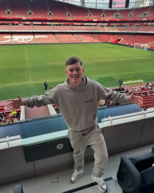 Bleu Landau Instagram - The Emirates. Another great experience! ⚽️
