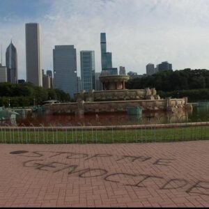 Bobbi Salvör Menuez Instagram - GAZA IS BLEEDING! END THE GENOCIDE!
Chicago Buckingham Fountain
rp @pal_actionus 

"We see those of you that care more about property damage than the plight of those being murdered and starved by u.s.-sanctioned forces.

It is time to listen to your bodymind as it screams that this is not right — we cannot live in forced complacency any longer.

We have nothing to lose but our chains!"