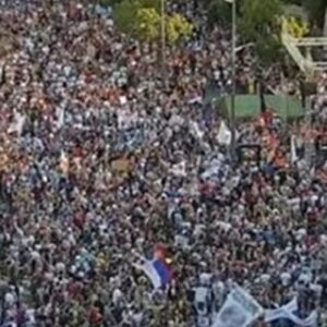 Bojana Novaković Instagram - Last night 119,000 thousand people marched through Belgrade and blockades train lines to show solidarity with all of us fighting the mining and boron in Serbia. Our friends @ofanzivan @jevdjo_s_onoga_svijeta were arrested and are still being kept at the police station 29 Novembar in Belgrade - @mars_sa_drine @svice.rs