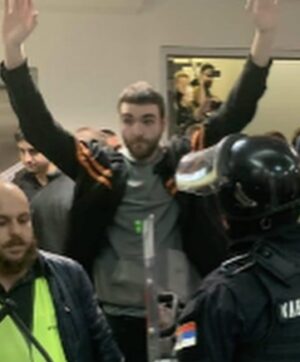Bojana Novaković Instagram - 1. Moj prijatelj Ivan Bjelić @ofanzivan je hapšen danas u Gornjem Milanovcu. Bio mu je oduzet telefon i nismo imali kontakt sa njim preko sat vremena. Išao je da da izjavu oko uznemirenja na protestu i policija je rekla da su dobili poruku iz Beograda da ga zadrze. Sad je pušten. 

2. Danas su hapsili Branislava Djordjevica u Novom Sadu zato sto je ljude pozvao na dalje akcije. 

3. Takodje maltretiraju Nikolu Ristic i njegovu porodicu. 

Činjenica da ova vlast hapsi mlade aktiviste samo pokazuje da to sto mladi rade ima efekta. Molim vas zapratite @mars_sa_drine, Ivana, Nikolu i Beanislava kako bi vi bili u toku!

Our friend was arrested and we could not get in touch with him for over an hour today. The local police in Gornji Milanovac kept him at the request of Belgrade police after he came in to make a statement about an attempted sabotage of the protest he was speaking at. He was detained without a lawyer and without his phone, which they confiscated. He is now out thank God but these arrests today mean only one thing. The youth of this movement are scaring the criminal government!!!