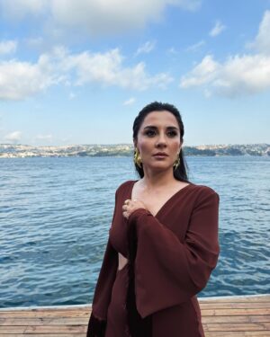Boncuk Yilmaz Instagram - #anotherself. #zeytinağacı  @zeytinagacinetflix ❤️🙏🌱