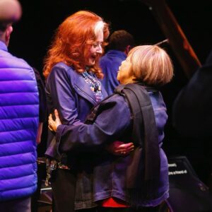 Bonnie Raitt Instagram - Happy 85th Birthday to my dear ‘big sis,’ @mavisstaples. I cherish every moment we’re together, including your incredible early birthday celebration in LA a couple of months ago. What a blast we had and what a lineup gathered in celebration to honor and adore YOU! Your irrepressible vitality and spirit shine through every song you sing, calling us to keep up the fight for equal rights, freedom and justice for all. You bring us all together in ways no one else can. I send my deep love and warm wishes for many more wonderful years to come. Hope to see you soon!..XX your ‘lil sis,’ Bonnie 

Photos by Taylor Hill / @taylorehill