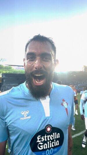 Borja Iglesias Instagram - Vaaaaamoos 💪🐼 @borjaiglesias9 

#RCCelta #BorjaIglesias