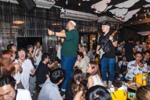 Boy Trai Bhumiratna Instagram - วันก่อนครับ ร้านบ้านเพื่อนเอกมัย ขอบคุณที่มาจอยกัน สนุกมากเลยเว้ยแกร😆 
#บ้านเพื่อนเอกมัย #2daysagokids