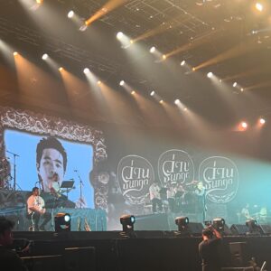 Boy Trai Bhumiratna Instagram - เป็นค่ำคืนดีๆ และความสุข เห็นความรักในบทเพลง เห็นความตั้งใจอันเปี่ยมล้น และผู้คนที่รักเขามารวมกันอยู่ที่นี่ และแน่นอน คงเป็นอีกวันที่เขาหล่อที่สุดในงาน ยินดีด้วยนะครับคุณว่าน 
#ลองไทม์โนคอน 
#Soloist5 #20ปีเต็มที่สิวะ