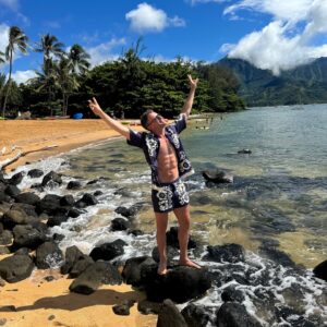 Brad Goreski Instagram - Celebrating my birthday in paradise 🌴🌺
47 baby! Let’s gooo 🚀 
@1hotel.hanaleibay