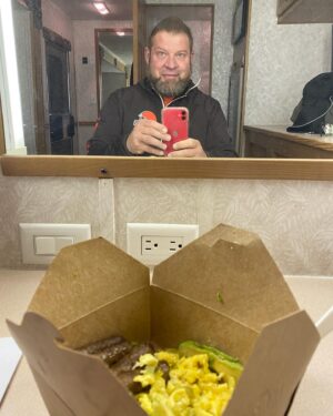 Brad William Henke Instagram - 4:55am 
Get up feed the dogs - check 
 drive to work on time - check 
6am get Hair done - check 
Keto breakfast - check - 26 pounds lost in 32 days :)
Have a great day ! I know I will :)