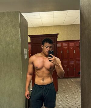 Bradley Constant Instagram - Now vs then ✌🏽
In high school I was awkward and shy. When I started working out I was embarrassed because I didn’t know wtf I was doing and I was sure people were judging me (they weren’t). Or some days I just lacked the confidence to believe I could be what I wanted to be. I still went to the gym anyway. Sometimes doubt made me fall off and not go. But it’s not about beating yourself up it’s about getting back up and keeping going. Keep running your race and remember you only need to focus on yourself. Forget comparison or self criticism, focus on being better one day at a time until one day you look back and realize you’ve come a long way. And your younger self would be so proud of who you’ve become. 
It’s bigger than the workout, it’s a sweet mentality for life 🙏🏽💯

JUST KEEP GOING
