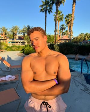 Bradley Constant Instagram - It’s hot out here