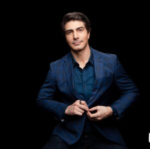 Brandon Routh Instagram - Had a great time talking all things @cw_legendsoftomorrow & #CrisisOnInfiniteEarths yesterday with @fatsmorte at @buildseriesnyc! Thank you!
—LINK to video in bio—

Photos by: @jammi_york 🙏🏼👊🏻 And thank you also to @perryellis for the great jacket/shirt combo! 
Grooming by: @Natashaleibel 👌🏼
PR: @jenn.plante 👊🏻 @ouraring also making a fashionable appearance. 😉
#LegendsOfTomorrow