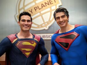Brandon Routh Instagram - #DoubleVision—the new #Superman ability! 😉

Grateful to share the #Arrowverse as #Superman for a short time with the charming & gracious @tylerhoechlin! 
I never really thought I’d get to meet #Superman in person... Gotta say, it’s all it’s cracked up to be! 👏🏻😎
#crisisoninfiniteearths @dccomics @thecw @warnerbrostv #SupermanTeamUp 📷: @redheadtattoos