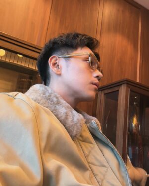 Brandon Salim Instagram - Maju lo sini satu satu ato berdua bertiga hehe 😊