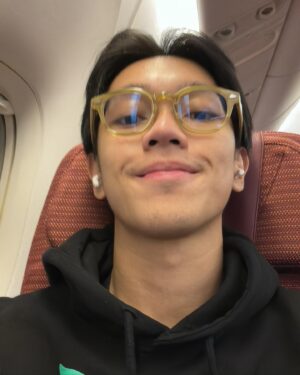 Brandon Salim Instagram - 1. Aku dan Dhika officially engaged di Tokyo, April 23 2024!
2. Flash back ke February 29 2024, aku ajak ketemu orang tua Dhika untuk mohon izin restu ngelamar Dhika. Deg2an.
3. Restorannya sepi dan dingin. Semakin deg2an.
4. Setelah mengantong restu dan doa, aku langsung ketemu temen kita @selinakoharjo langsung proses pembuatan engagement ring!
5. Dhika liburan ke Jepang sama keluarganya dari tanggal 19-30 April. Aku bilangnya baru bisa nyusul tanggal 25! Tapi sebenenarnya aku berangkat tanggal 22 supaya bisa surprise Dhika. Aku sampai di anter keluarga ke bandara. 😂
6. Langsung wifi on di pesawat supaya Dhika ngak curiga kalo WA nya centang 1 huahua.
7. April 23 sore aku siap siap pake jas baru, pake wax, minum air dan berdoa. 
8. Udah siap dan ganteng
9. Jalan 750m meter menuju hotel Dhika 
10. Dhika sekamar sama tantenya. Jadi aku janjian sama tantenya nanti pas Dhika mandi, tante jemput aku di lobi. Aku naik, masuk kamar dan standby surprise! Jadi pas Dhika keluar kamar mandi, aku sudah di posisi. Bukannya bilang “Will you marry me?” Kita berdua malah ketawa ngakak 30 menit, aku di sabet pake baju kotor dan aku bikang “ Nikah yok!!! Hahaha “ akhirnya dia bilang Yes!!!

Tokyo April 23 2024