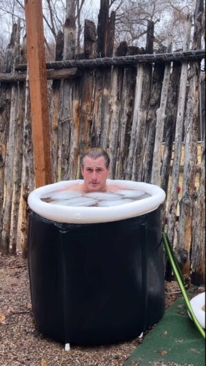Brendan Fehr Instagram - #ColdTubConfessions Episode 25
End title schmoz featuring bro-in-law @rubenruckman