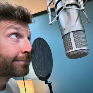 Brett Eldredge Instagram - Hi 👋🏻. I haven’t been on here much for a good while…some have asked me if I’m ok…the quick answer is YES, I’ll even be bold
to say better than ever…we live in a world where if it wasn’t posted on social media, then did it really happen? Social media can be a great tool and trust me, through the years I’ve used it way more than I’d like to admit sometimes but more than anything, I love the real stuff…and every time I take out my phone and wonder if I should be posting this certain thing, I realize it steals from the very moment that actually matters.  I value personal time and privacy more than ever, I long for new experiences, and meaningful connections with the ones I love the most. Life is so damn fragile and quick. The reality of that is humbling, scary and a non negotiable reminder that if we don’t focus on the good stuff, it will pass us by. So here is my note to say I love you and I wish ya well out there on your journey:). I am making music that I love and the life I’ve been living will reflect that. When the day comes that I share it, you will see more of my heart….but for now, back to tending to my garden and getting off this damn phone. 😂

❤️Brett